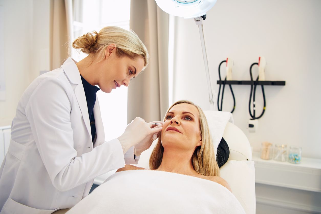 How Dubai Dermatologists Treat Skin Problems