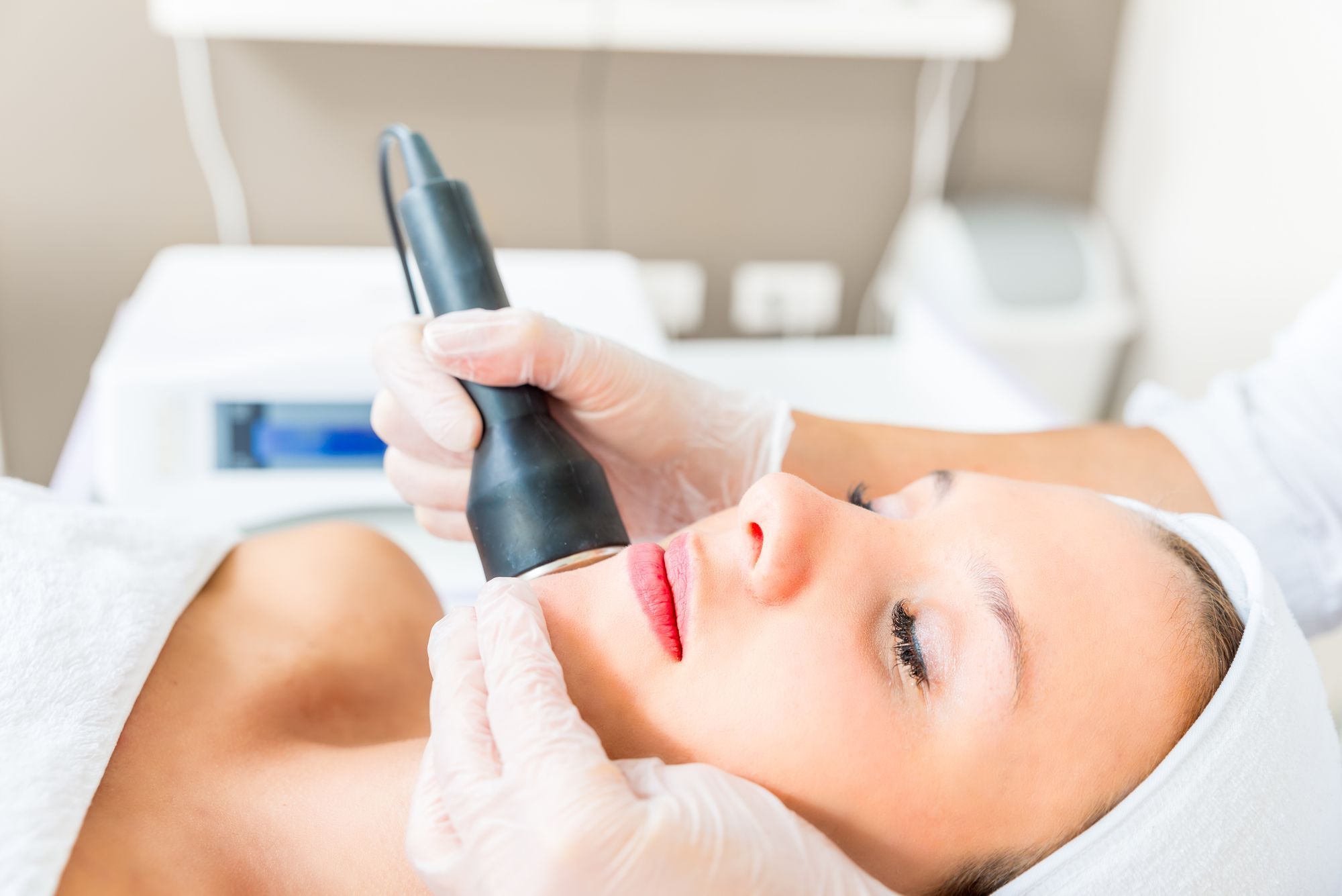 Refresh Your Look Instantly With Fractional CO2 Laser Treatment